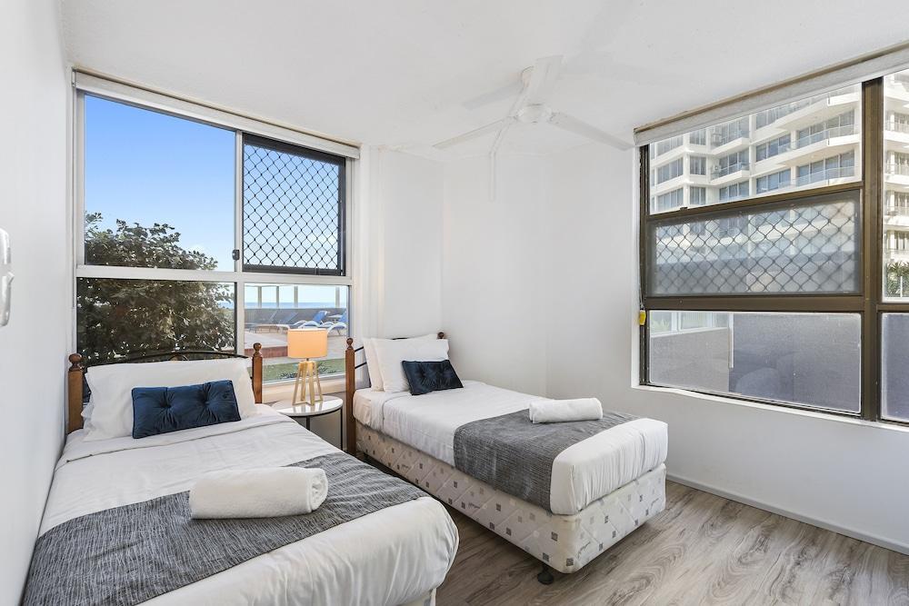 President Holiday Apartments - Absolute Beachfront Gold Coast Exterior photo