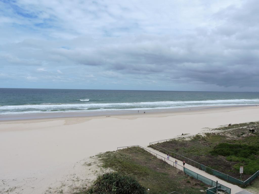 President Holiday Apartments - Absolute Beachfront Gold Coast Exterior photo