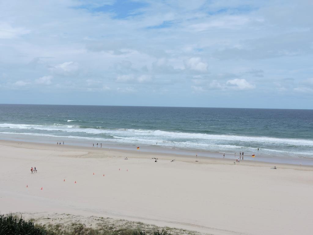 President Holiday Apartments - Absolute Beachfront Gold Coast Exterior photo