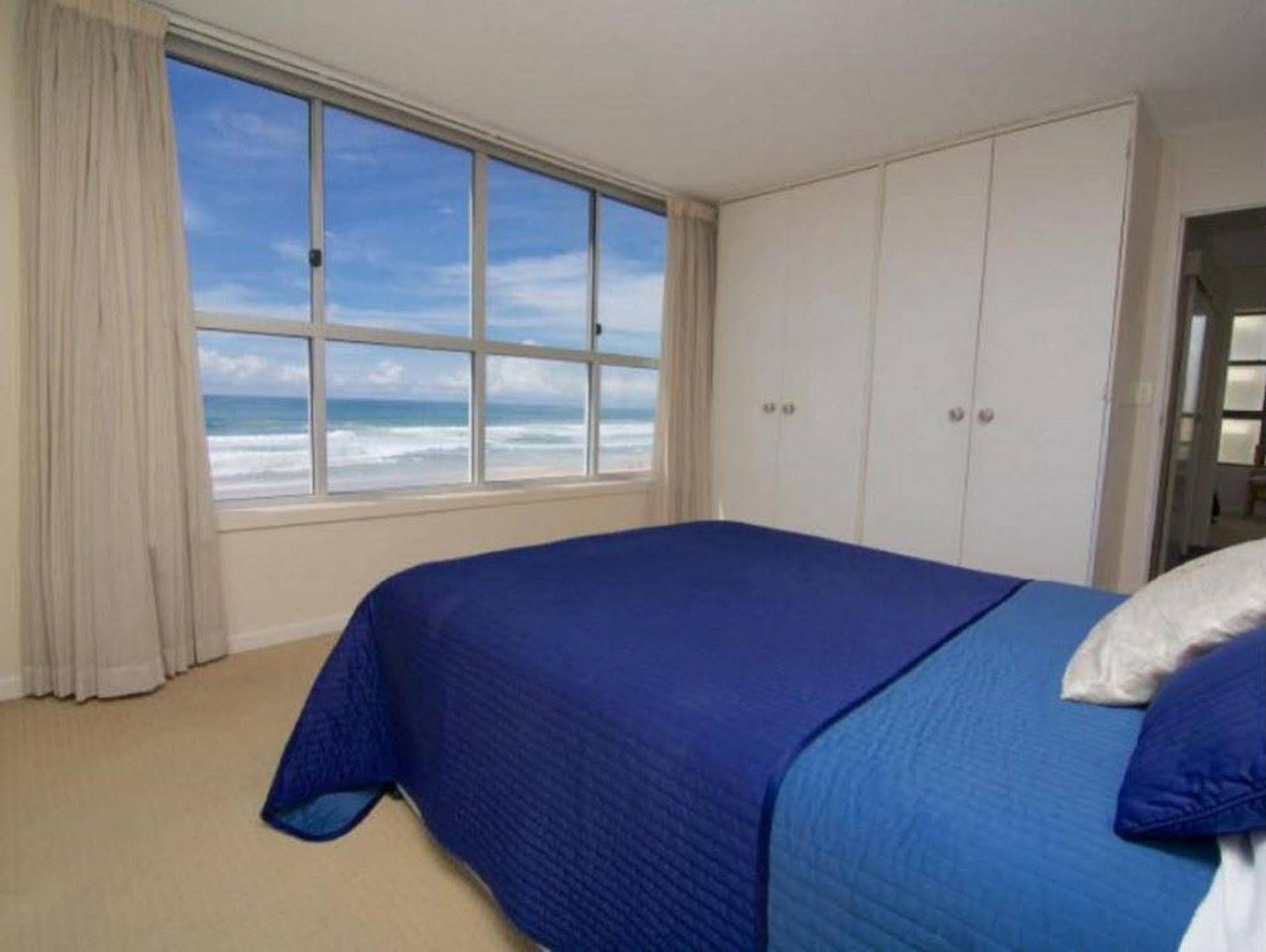 President Holiday Apartments - Absolute Beachfront Gold Coast Exterior photo