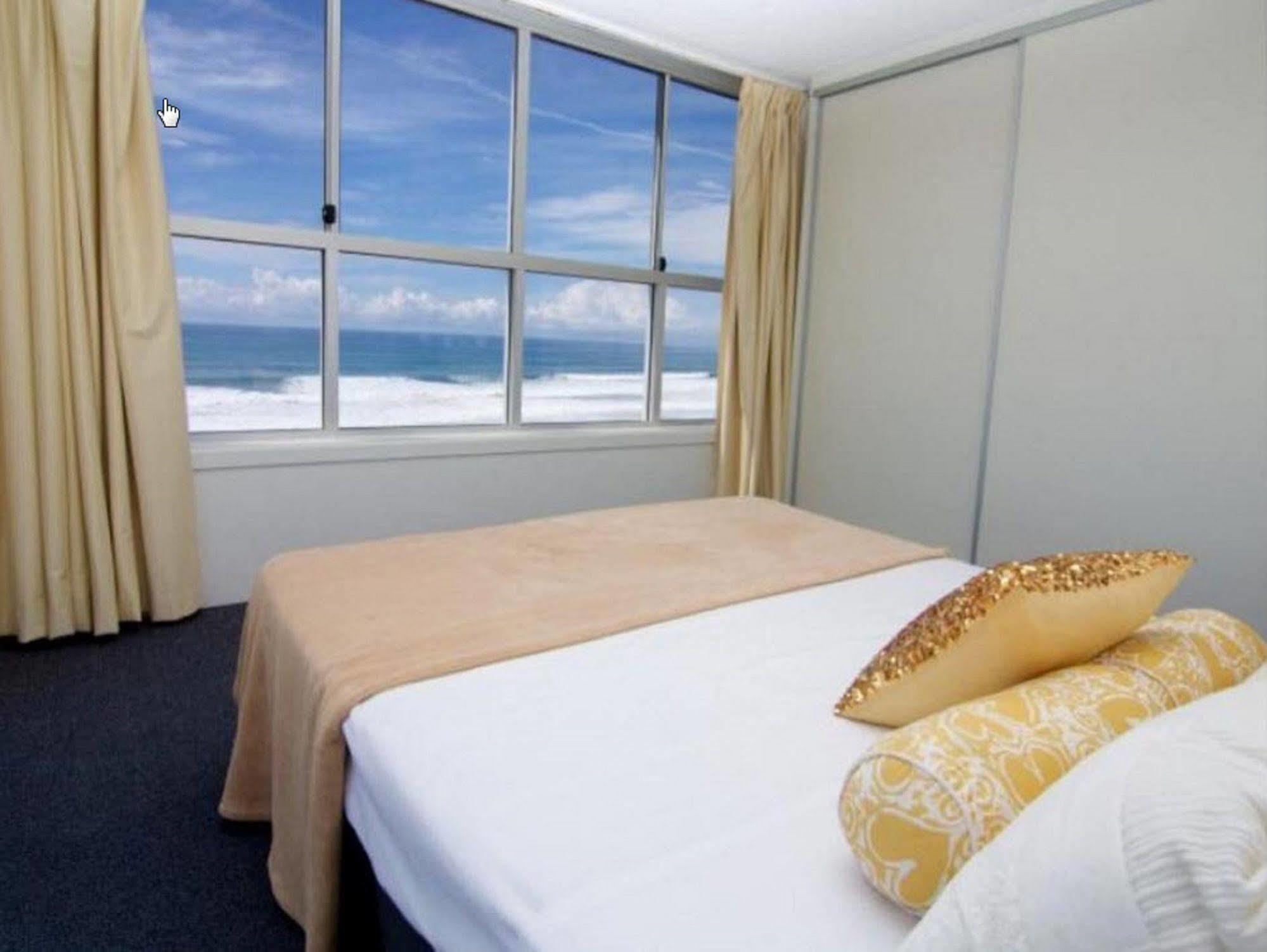 President Holiday Apartments - Absolute Beachfront Gold Coast Exterior photo