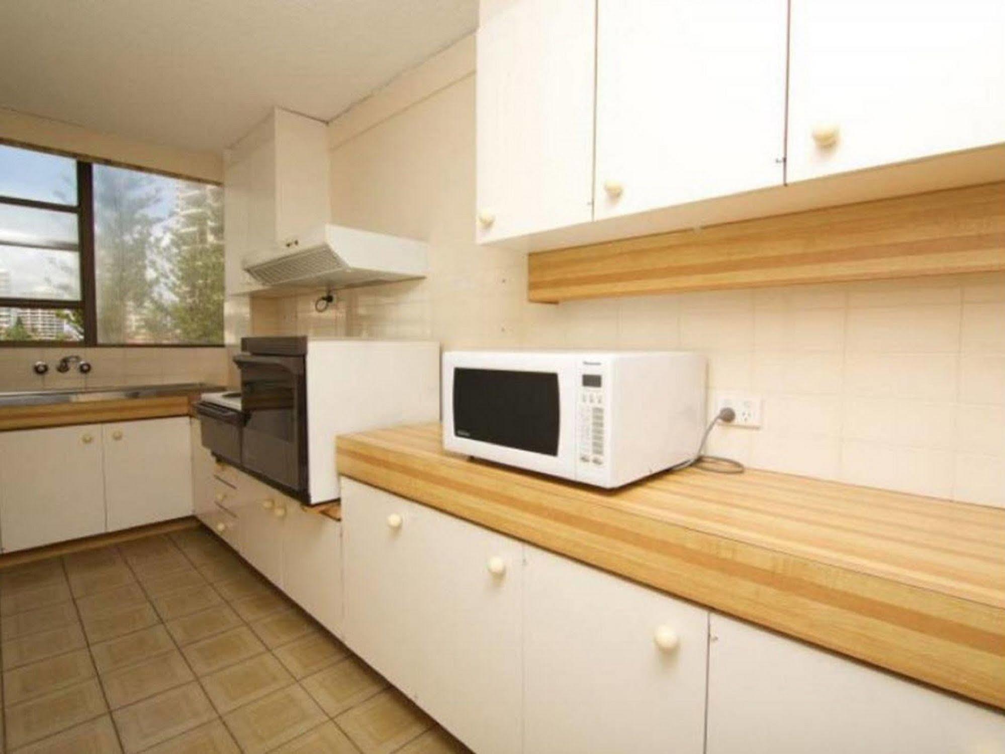 President Holiday Apartments - Absolute Beachfront Gold Coast Exterior photo