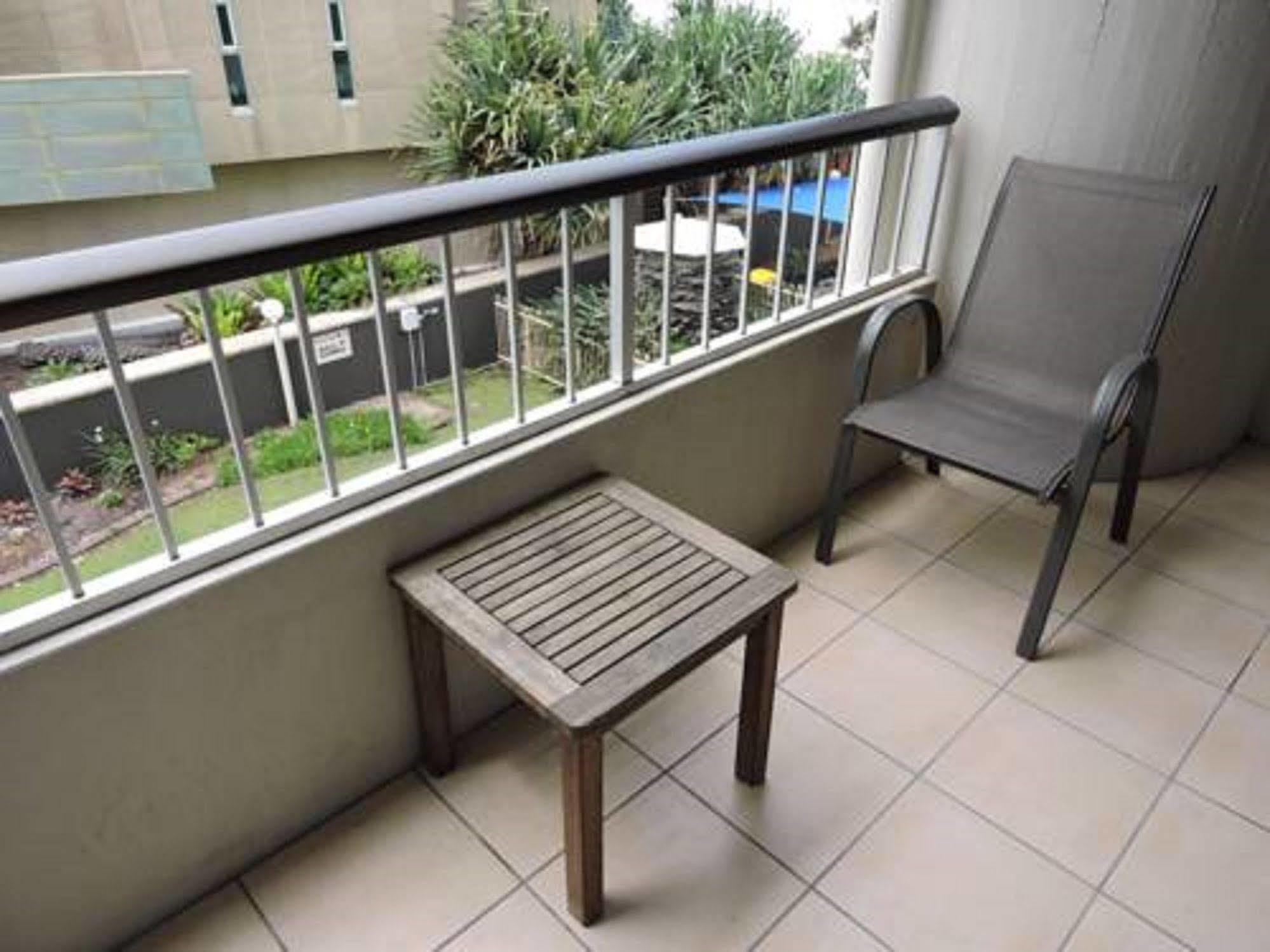 President Holiday Apartments - Absolute Beachfront Gold Coast Exterior photo