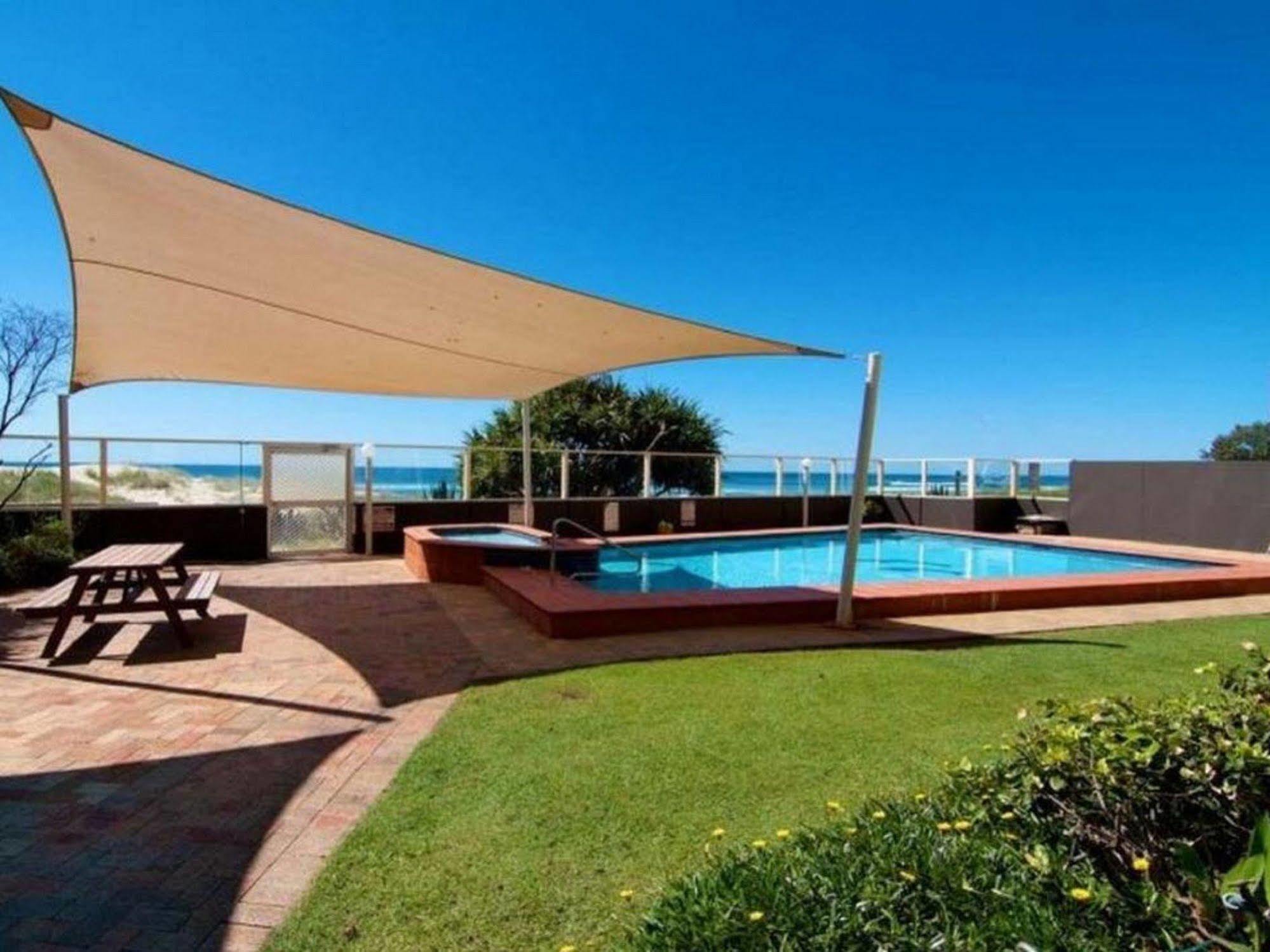 President Holiday Apartments - Absolute Beachfront Gold Coast Exterior photo