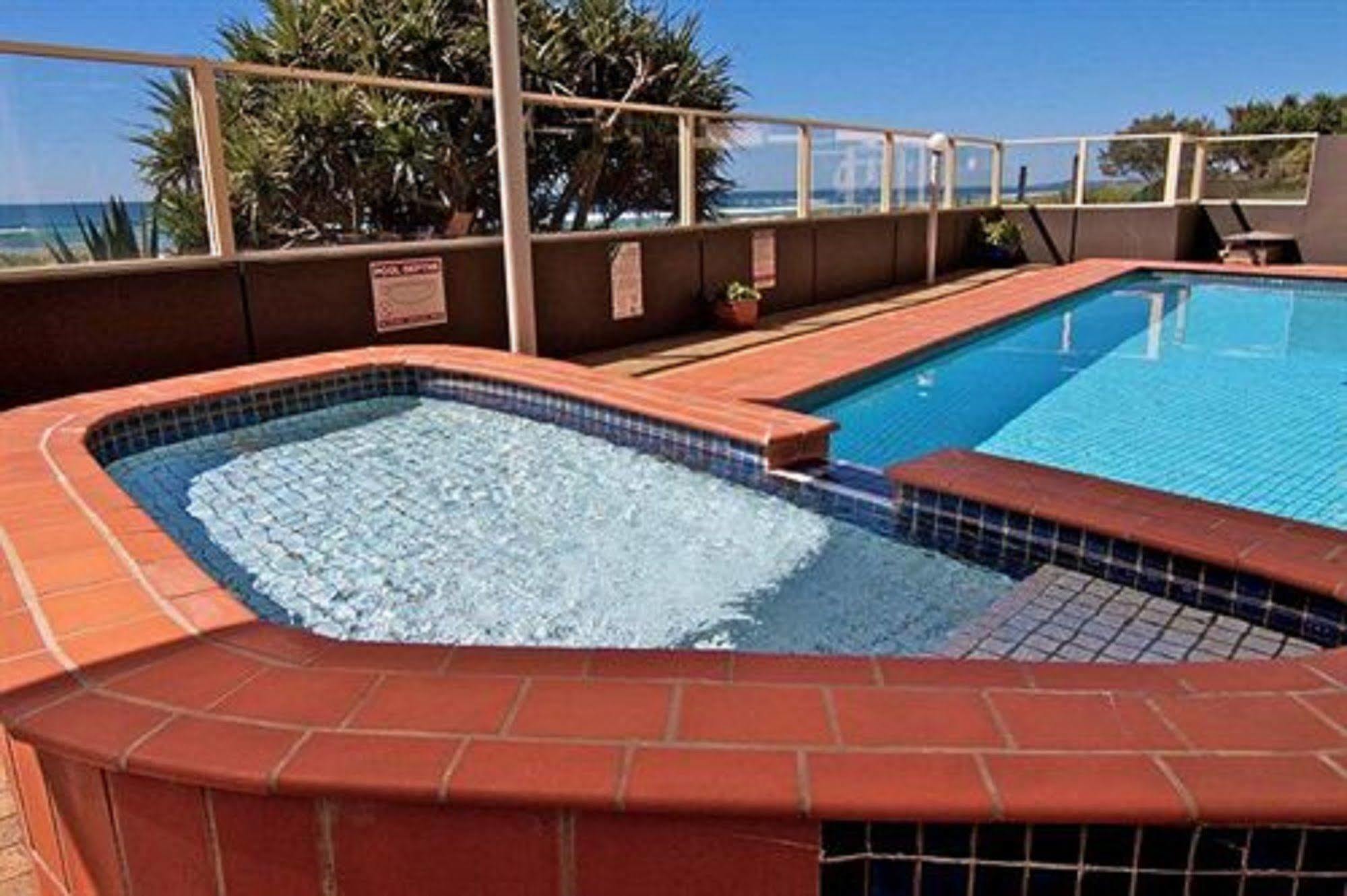 President Holiday Apartments - Absolute Beachfront Gold Coast Exterior photo
