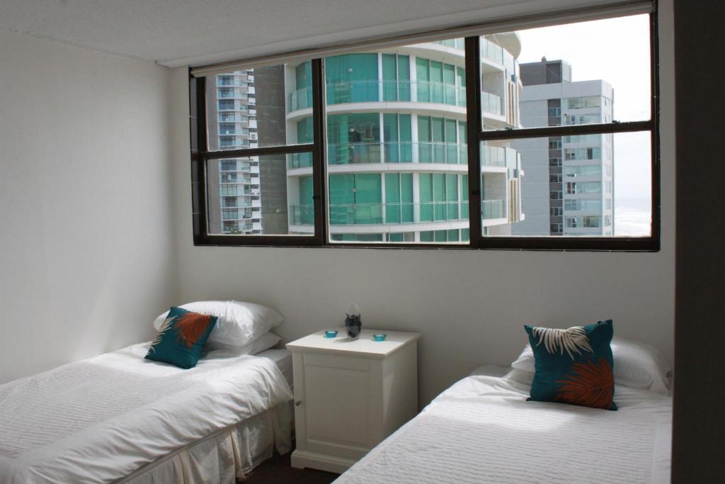 President Holiday Apartments - Absolute Beachfront Gold Coast Room photo